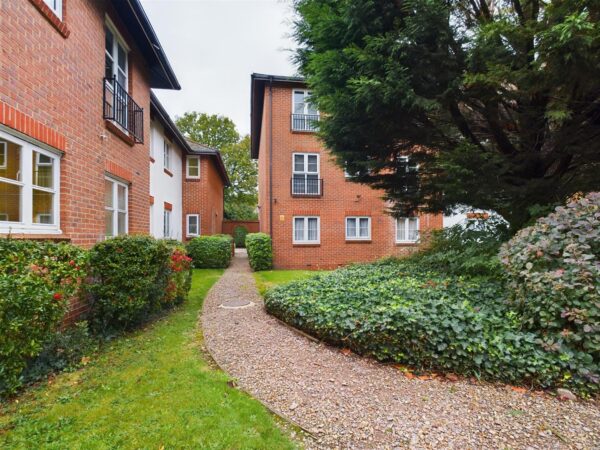 Henry Close, Enfield