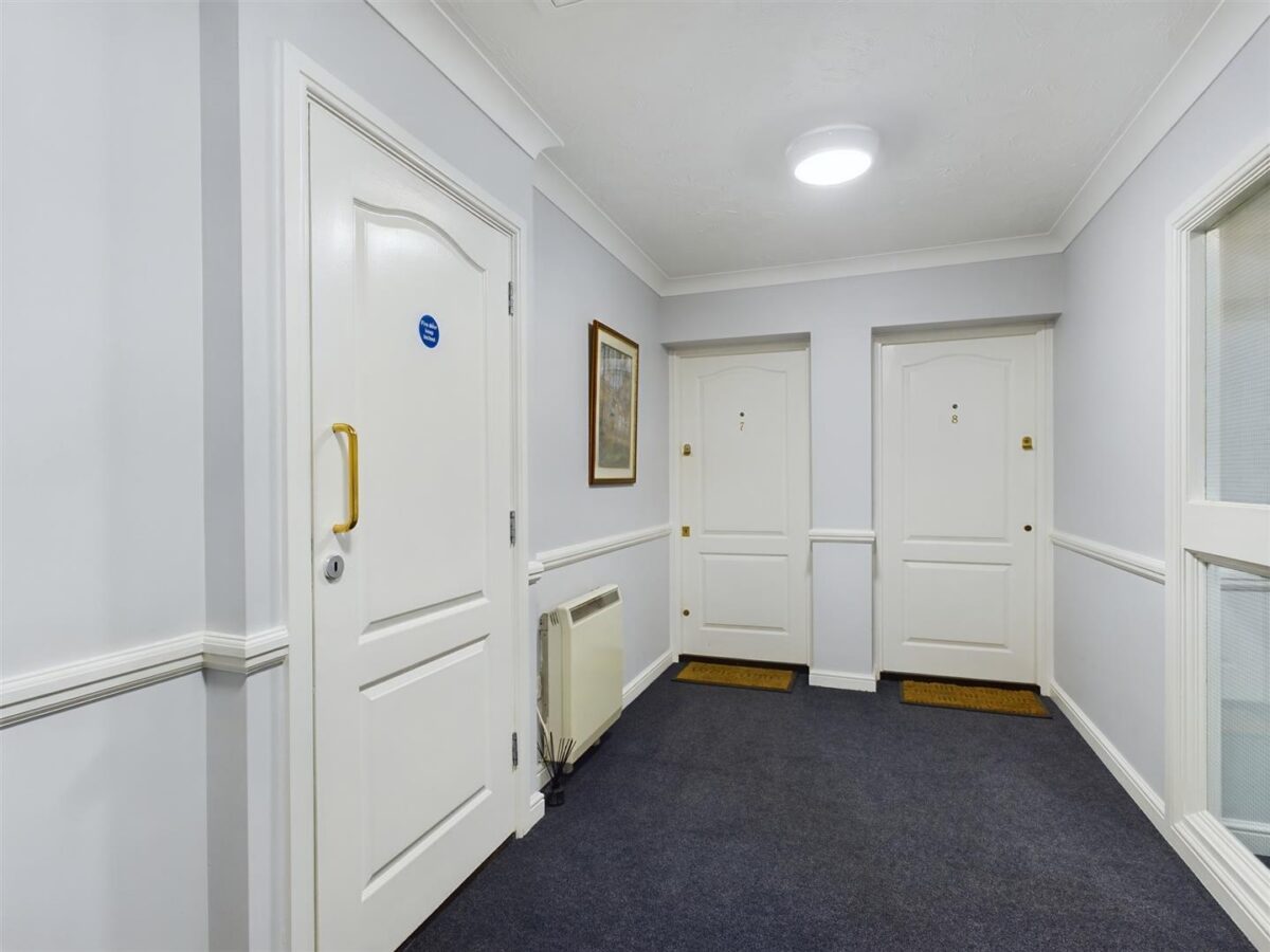 Henry Close, Enfield