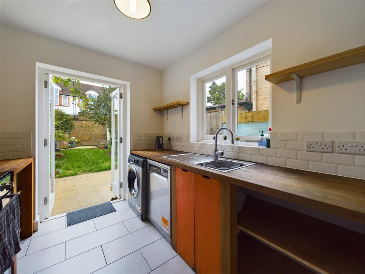Roslyn Road, London