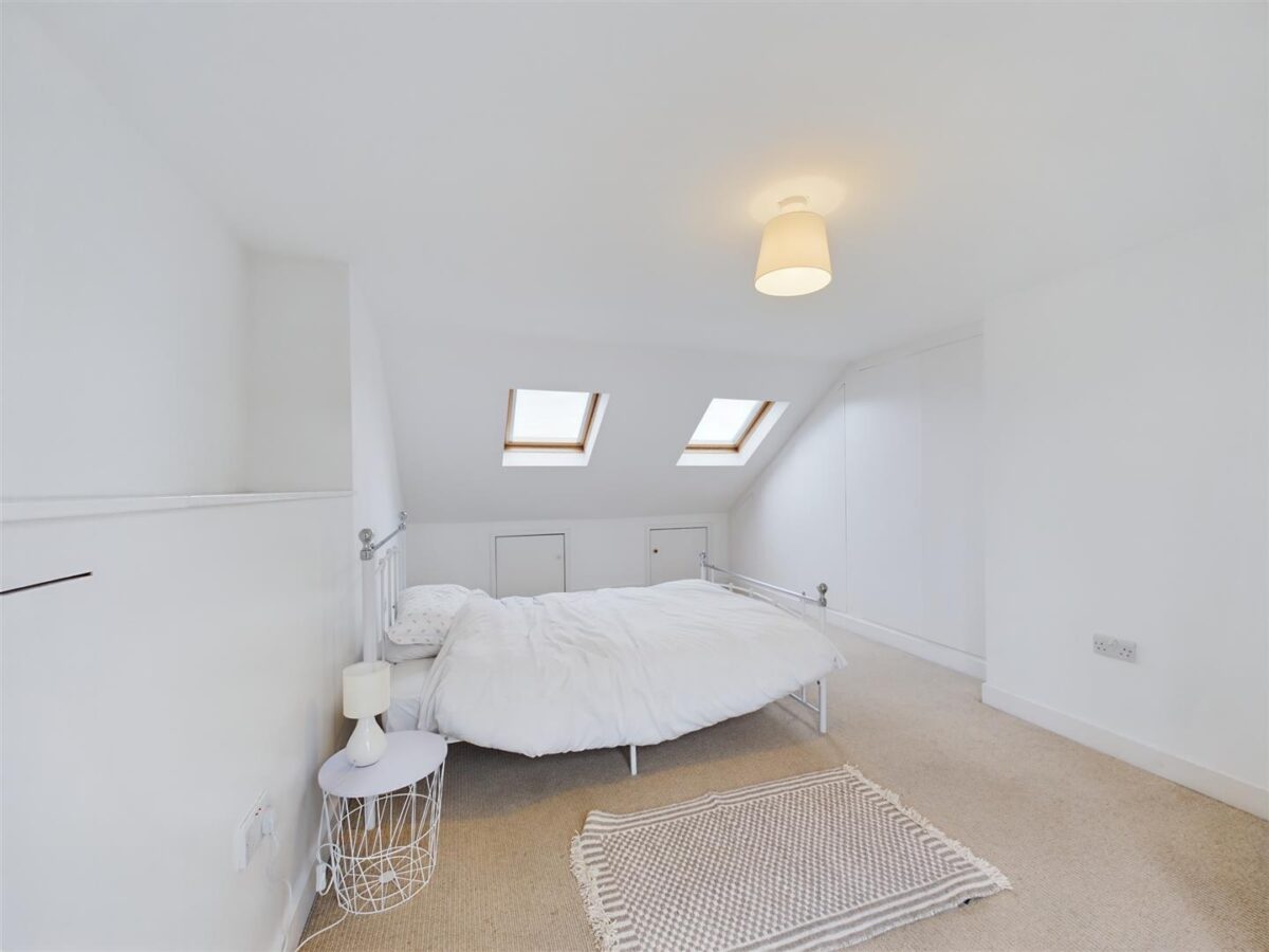 Roslyn Road, London
