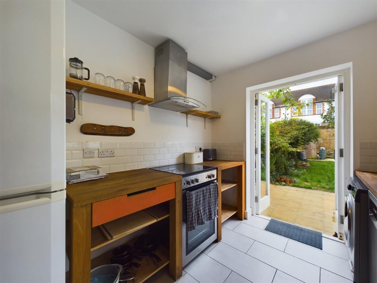 Roslyn Road, London