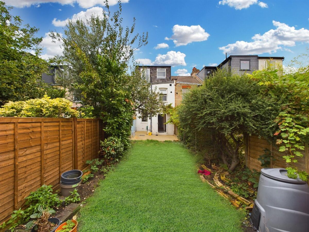 Roslyn Road, London