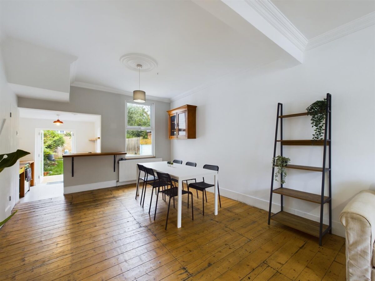 Roslyn Road, London
