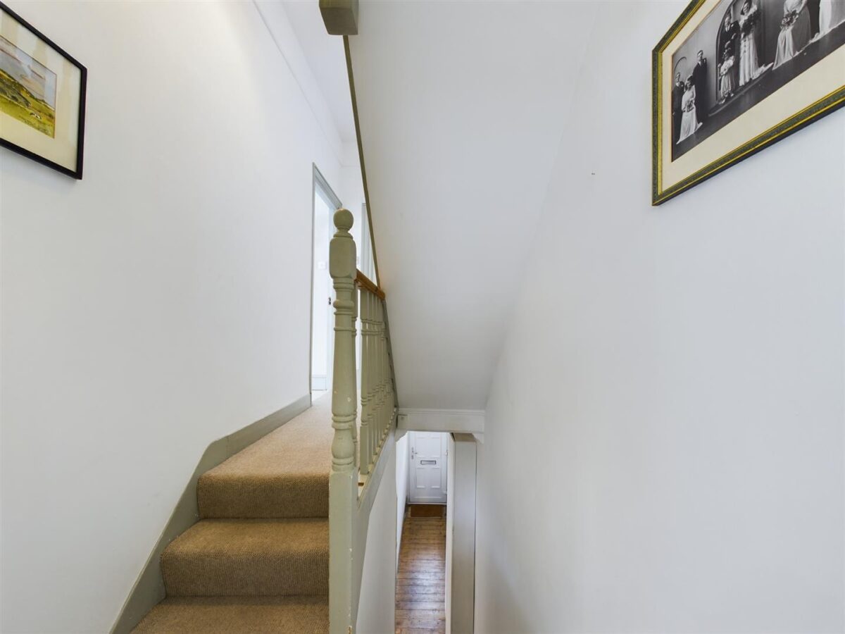 Roslyn Road, London