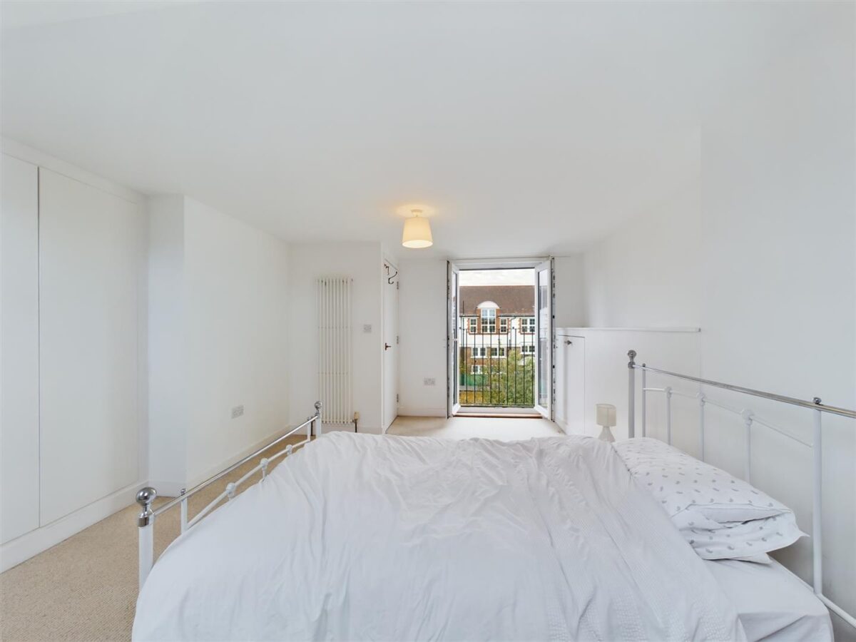 Roslyn Road, London