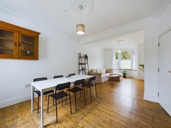 Roslyn Road, London