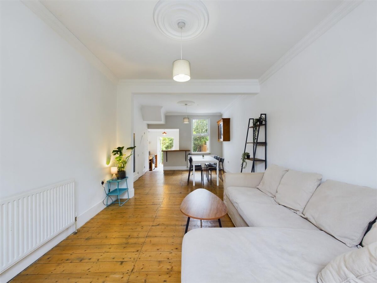 Roslyn Road, London