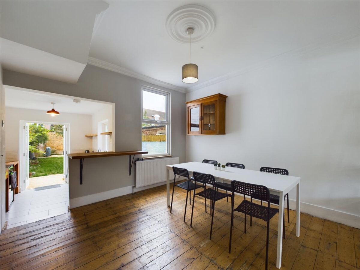 Roslyn Road, London
