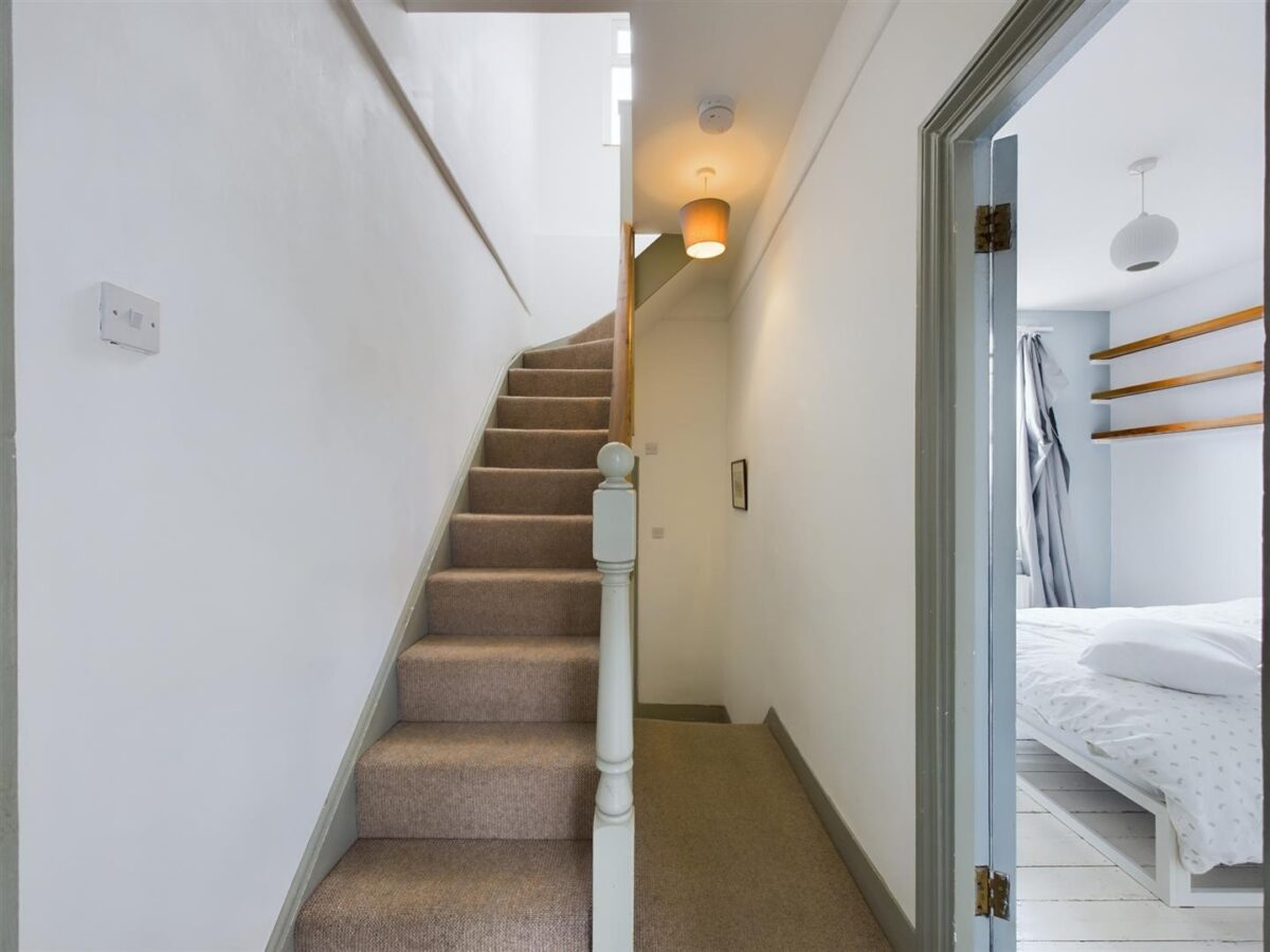 Roslyn Road, London