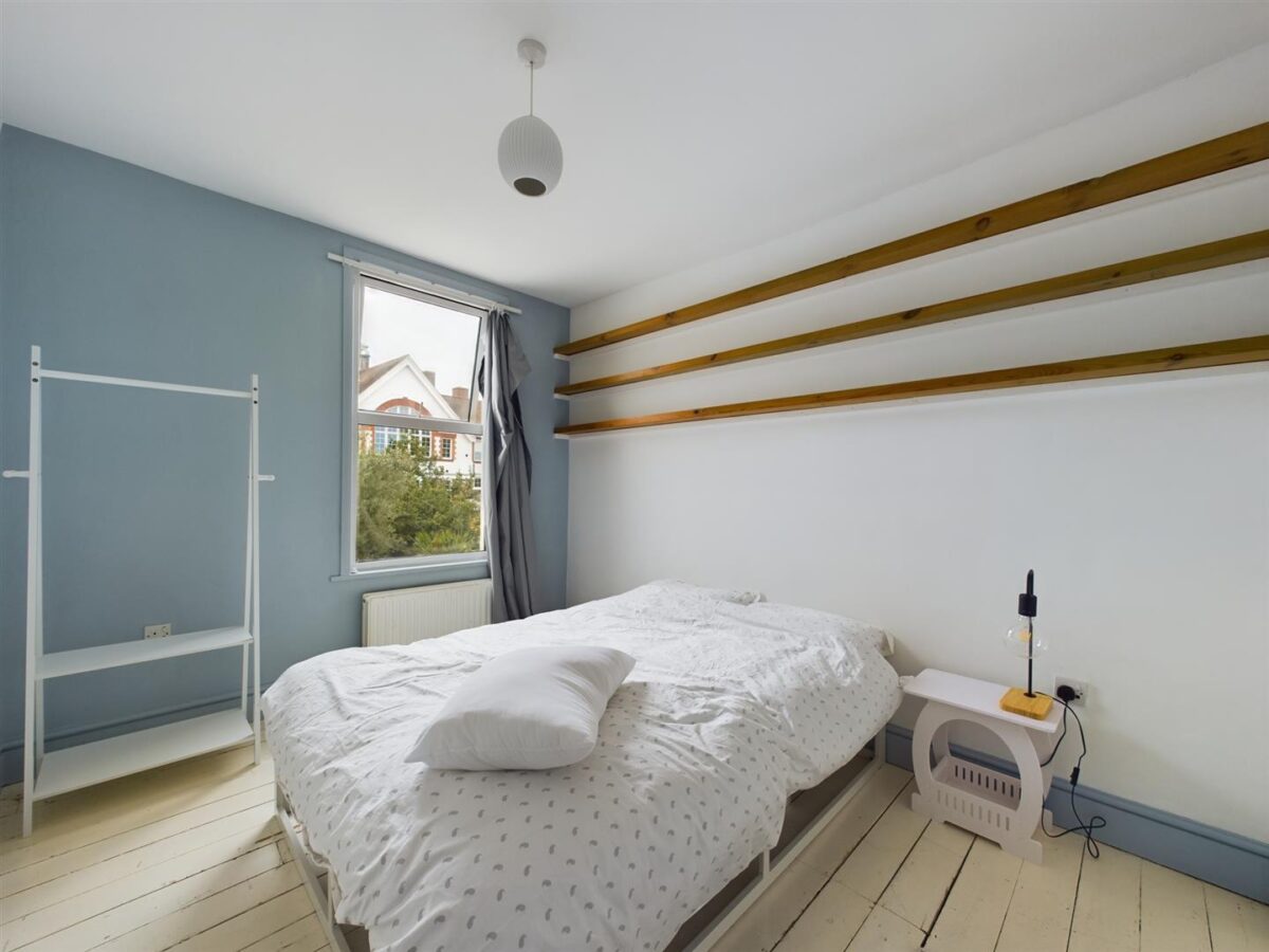 Roslyn Road, London