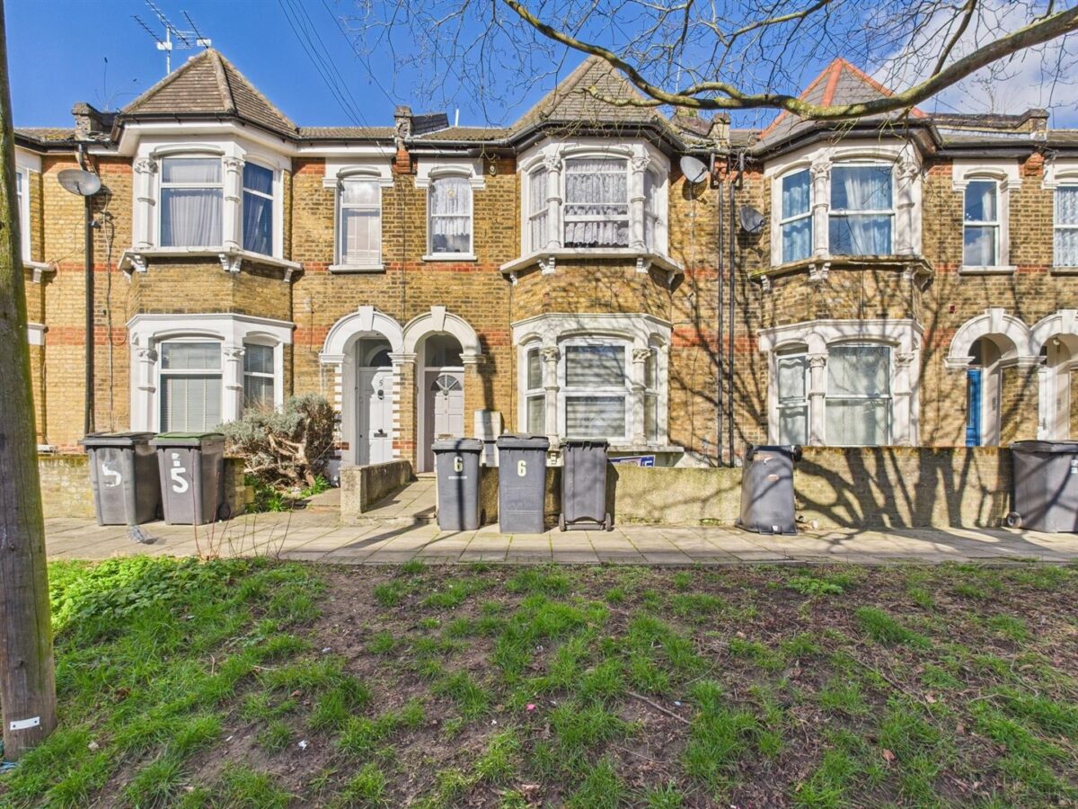 College Road, Tottenham
