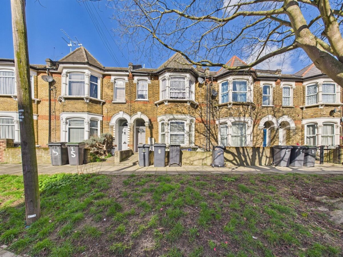 College Road, Tottenham