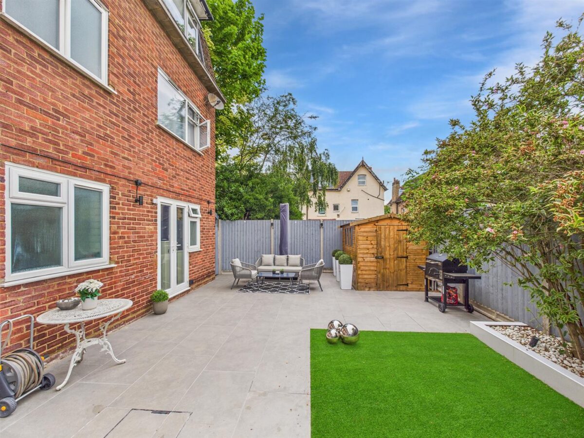 Chase Court Gardens, Enfield