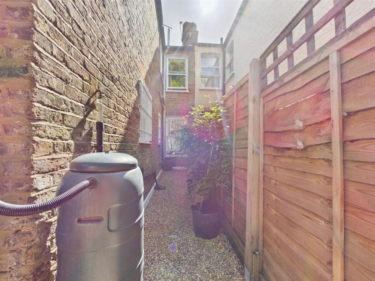 Woodside Gardens, London