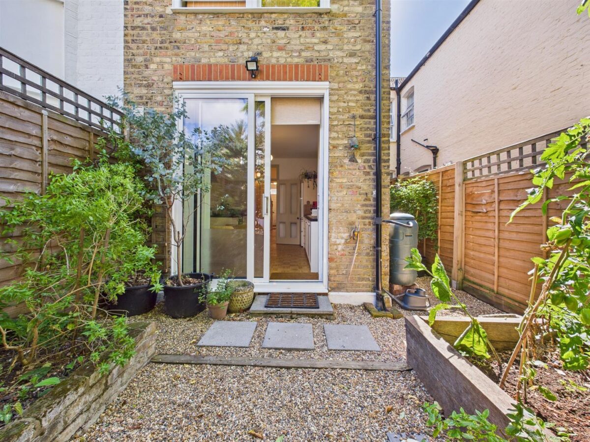 Woodside Gardens, London