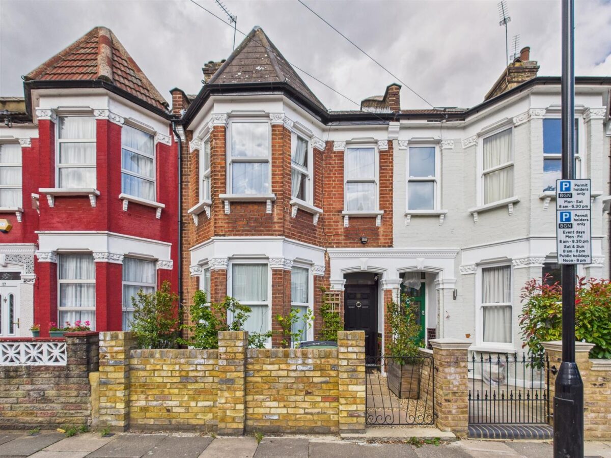 Woodside Gardens, London