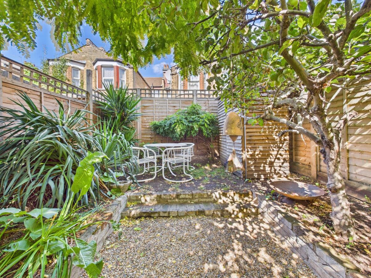 Woodside Gardens, London