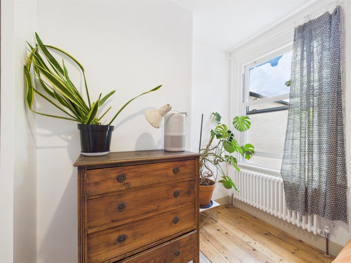 Woodside Gardens, London