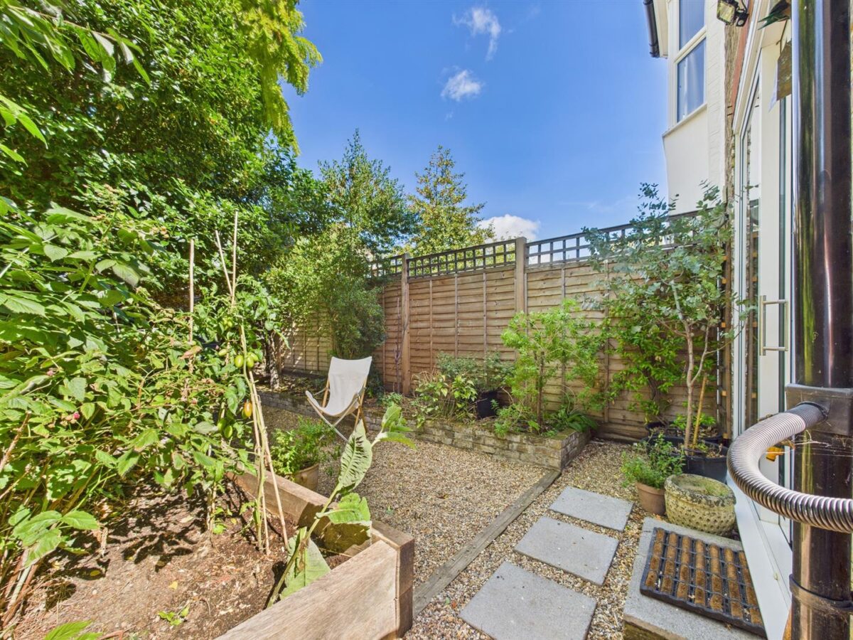 Woodside Gardens, London