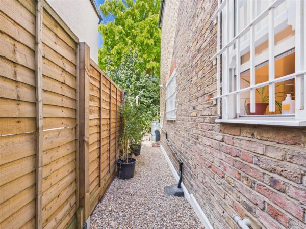 Woodside Gardens, London