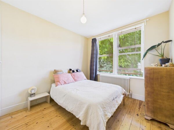 Woodside Gardens, London