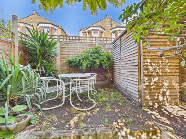 Woodside Gardens, London