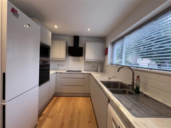 Elizabeth Clyde Close, London