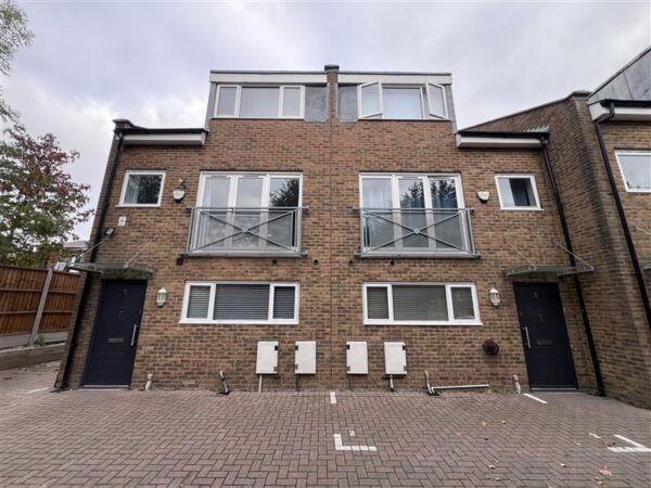 Elizabeth Clyde Close, London
