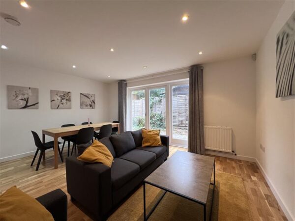 Elizabeth Clyde Close, London