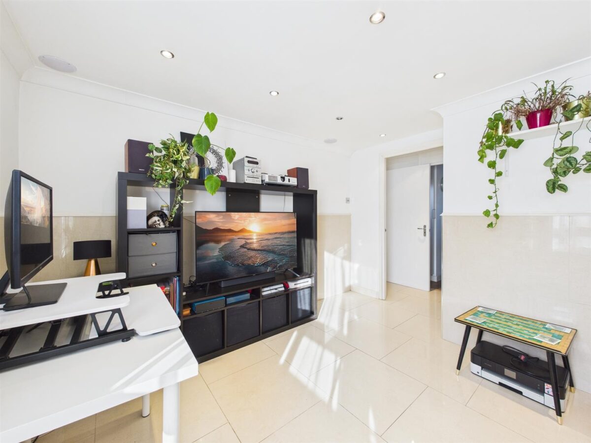 Victoria Crescent, London