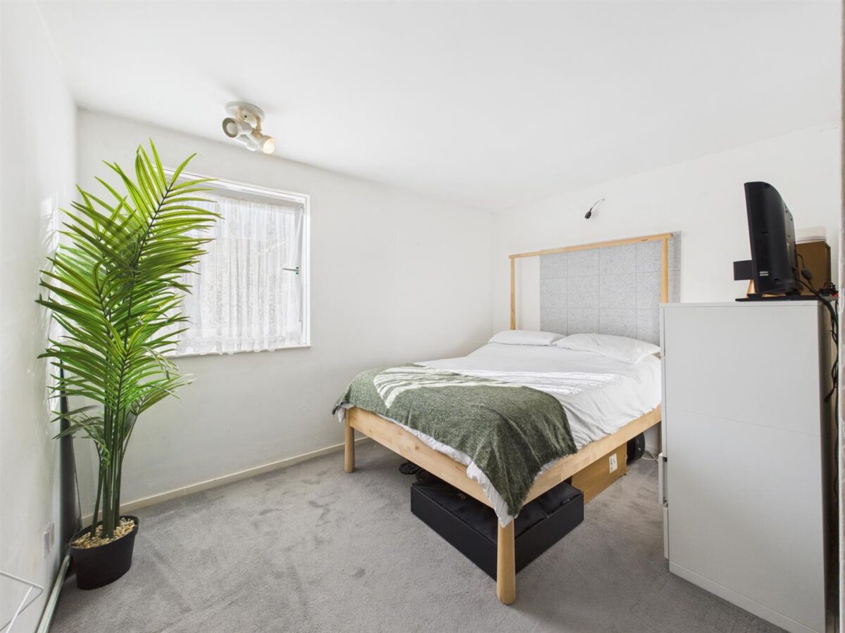 Victoria Crescent, London