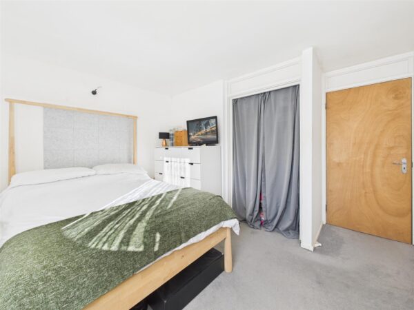 Victoria Crescent, London