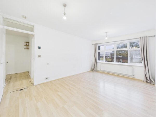 Erskine Crescent, London