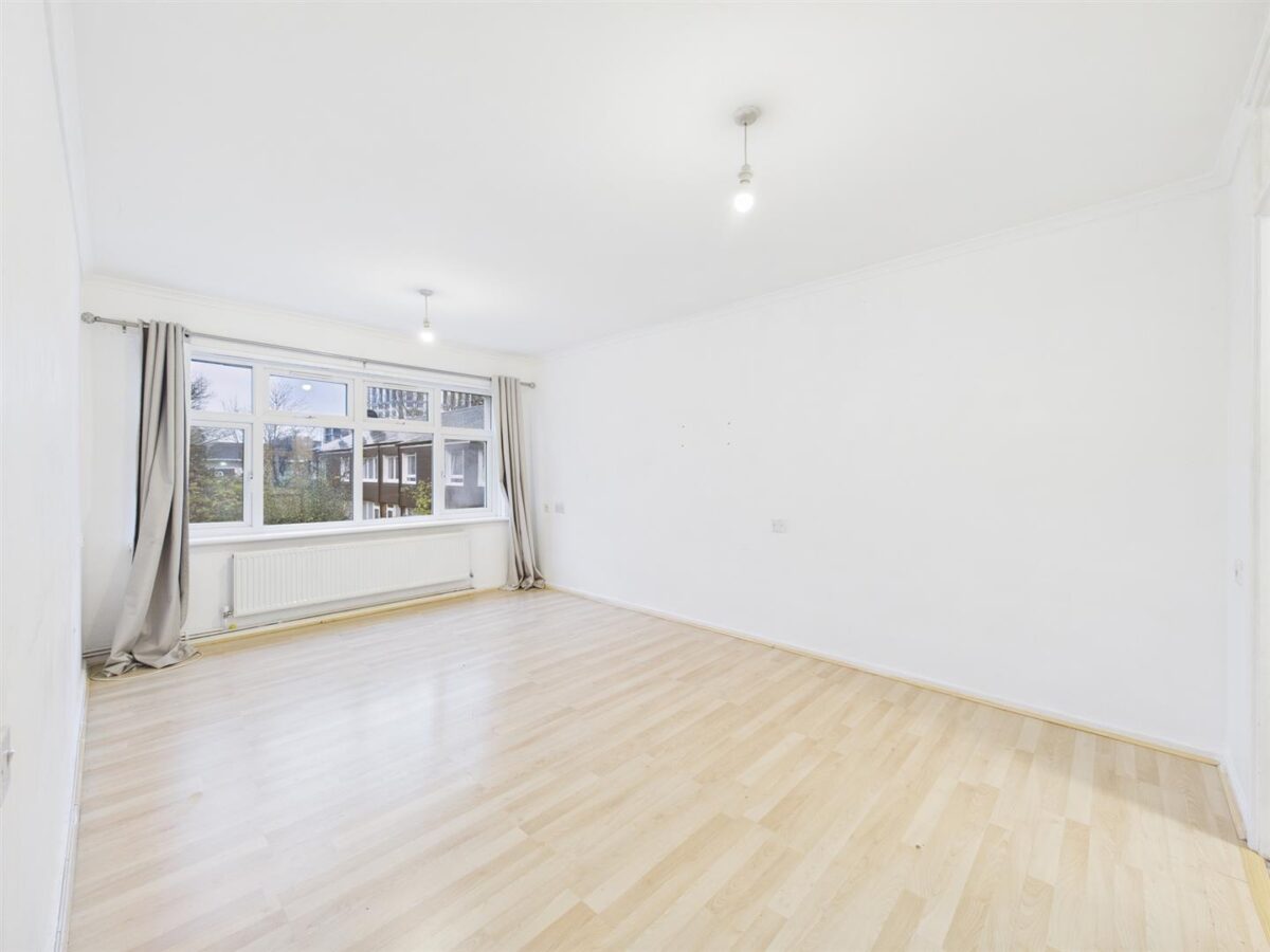 Erskine Crescent, London