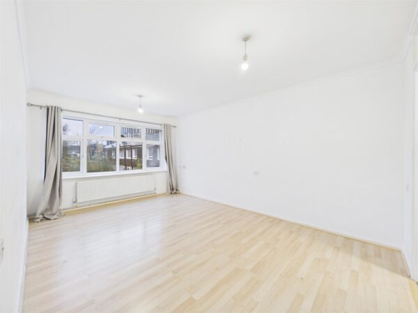 Erskine Crescent, London