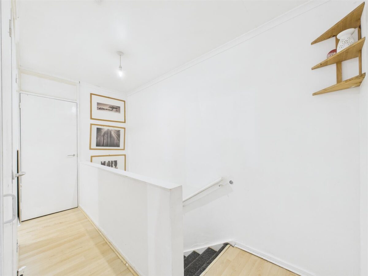 Erskine Crescent, London