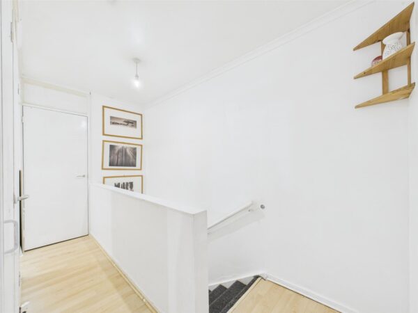 Erskine Crescent, London