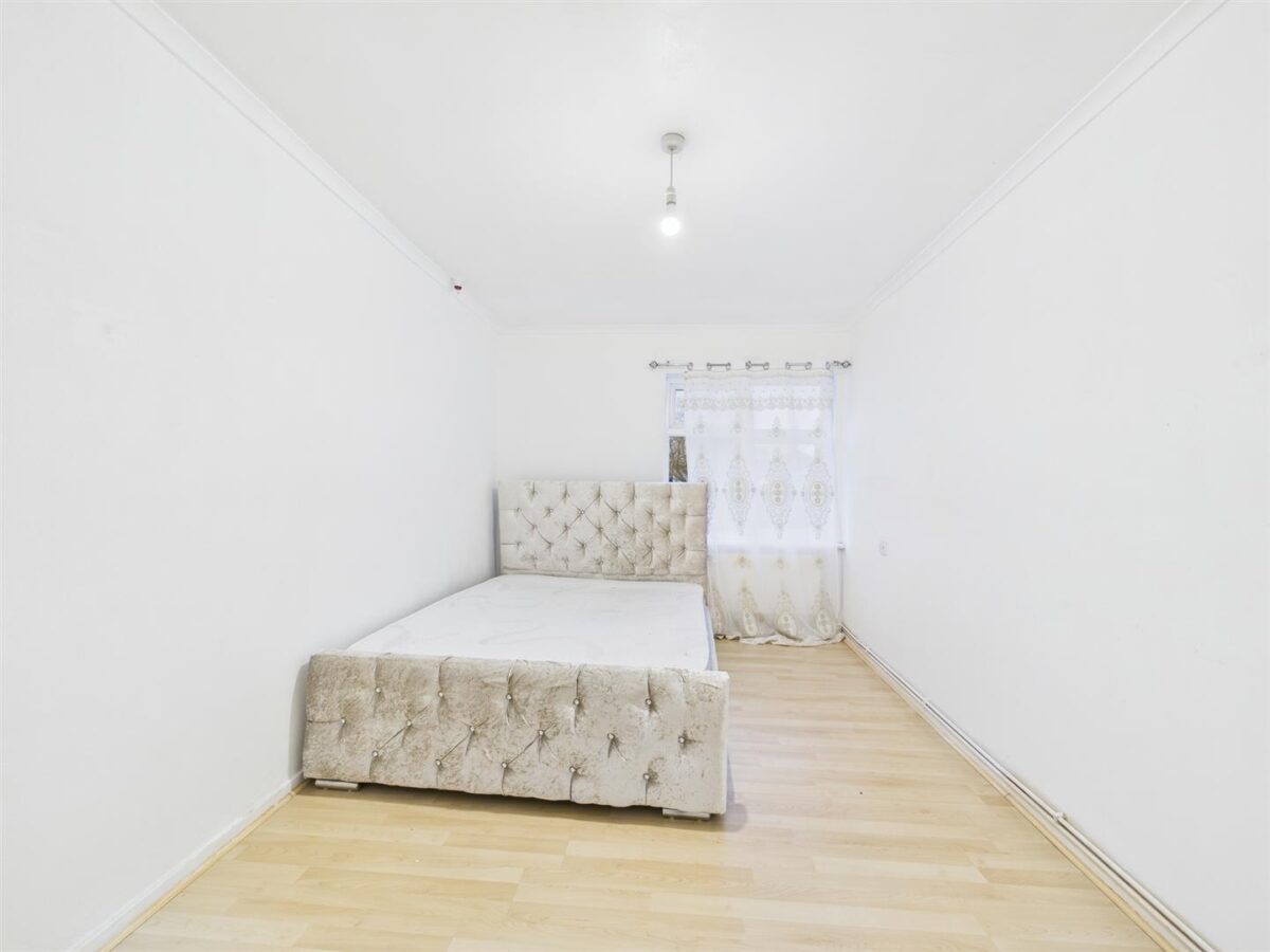 Erskine Crescent, London