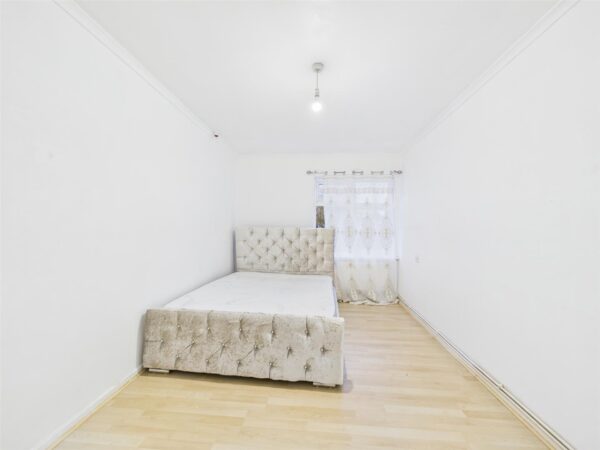 Erskine Crescent, London