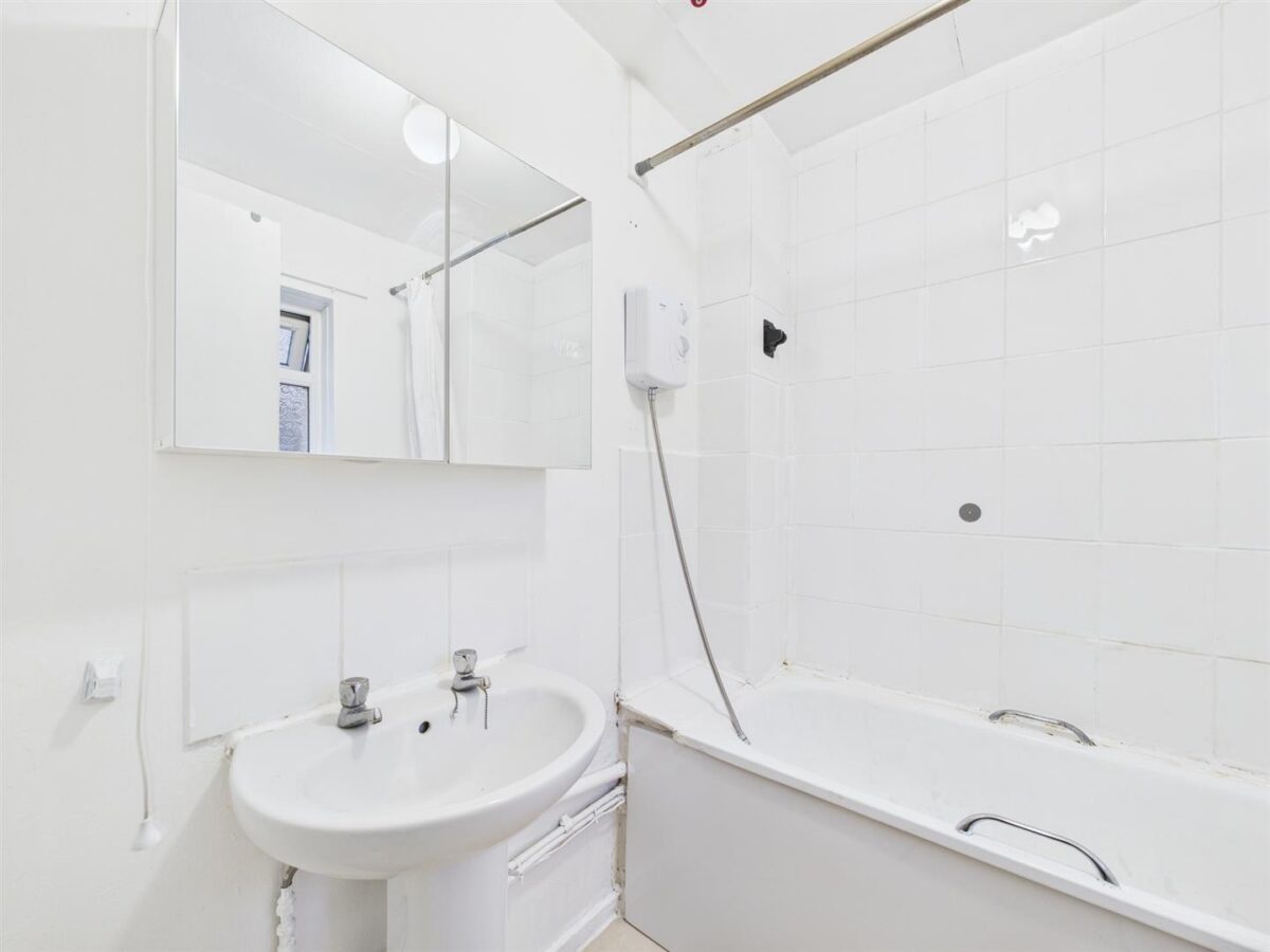 Erskine Crescent, London