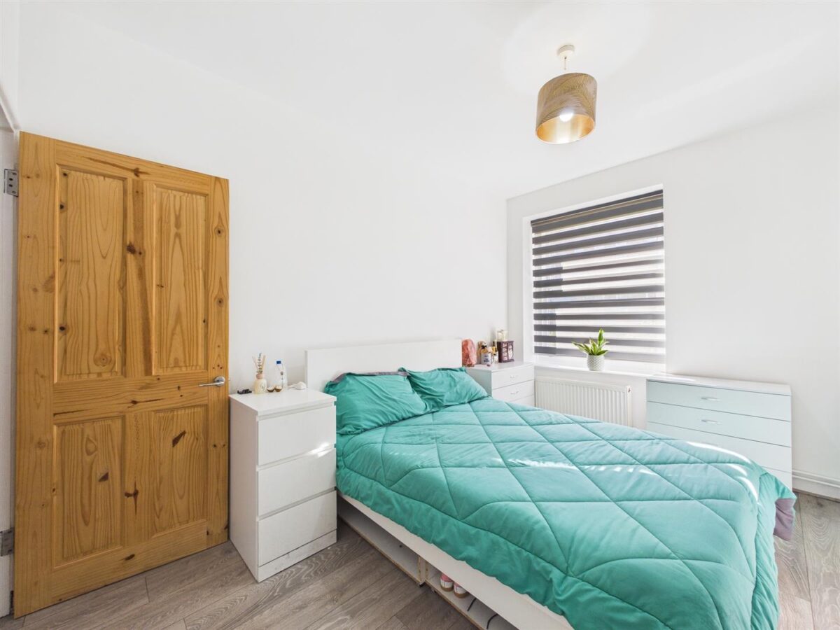 Lynmouth Road, London