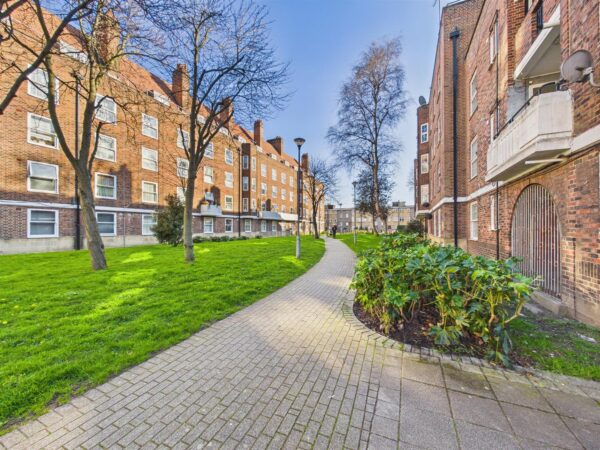 Lynmouth Road, London