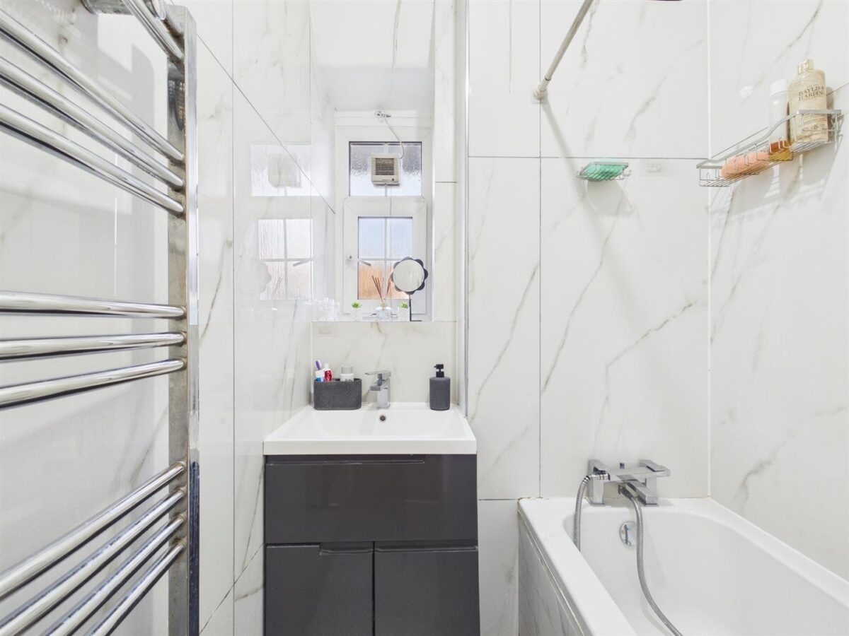 Lynmouth Road, London