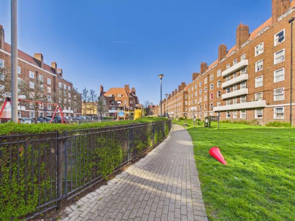 Lynmouth Road, London