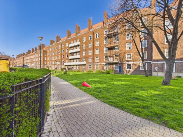 Lynmouth Road, London