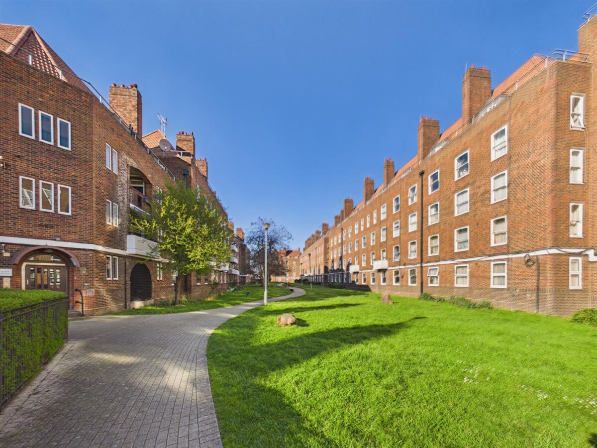 Lynmouth Road, London