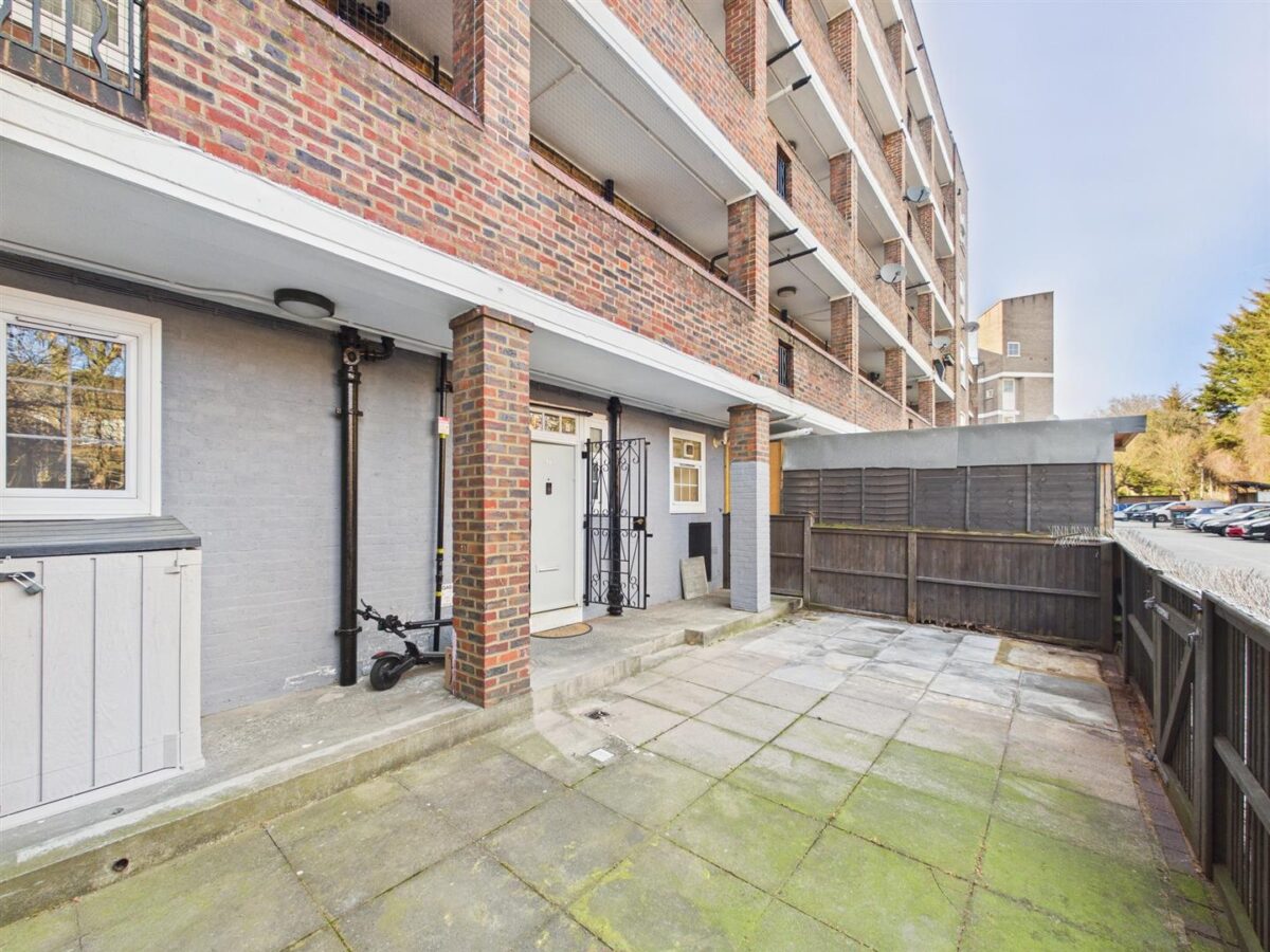 Lynmouth Road, London