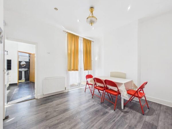 Asplins Road, London