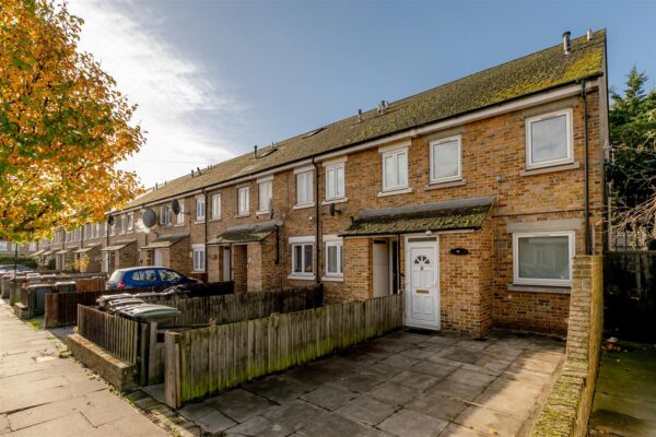 Spondon Road, London