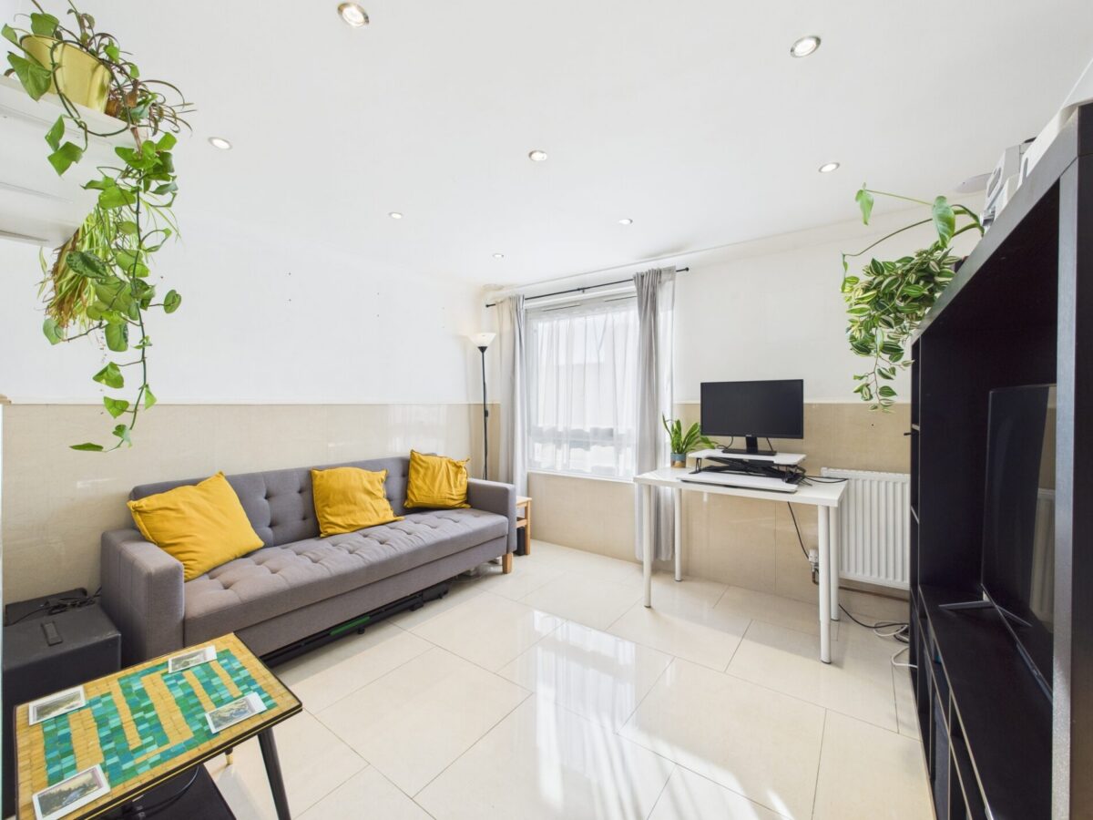 Victoria Crescent, London, N15